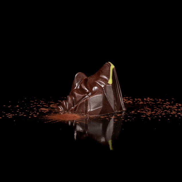 Le 4806 : Ganache chocolat noir, zestes de citron et son jus